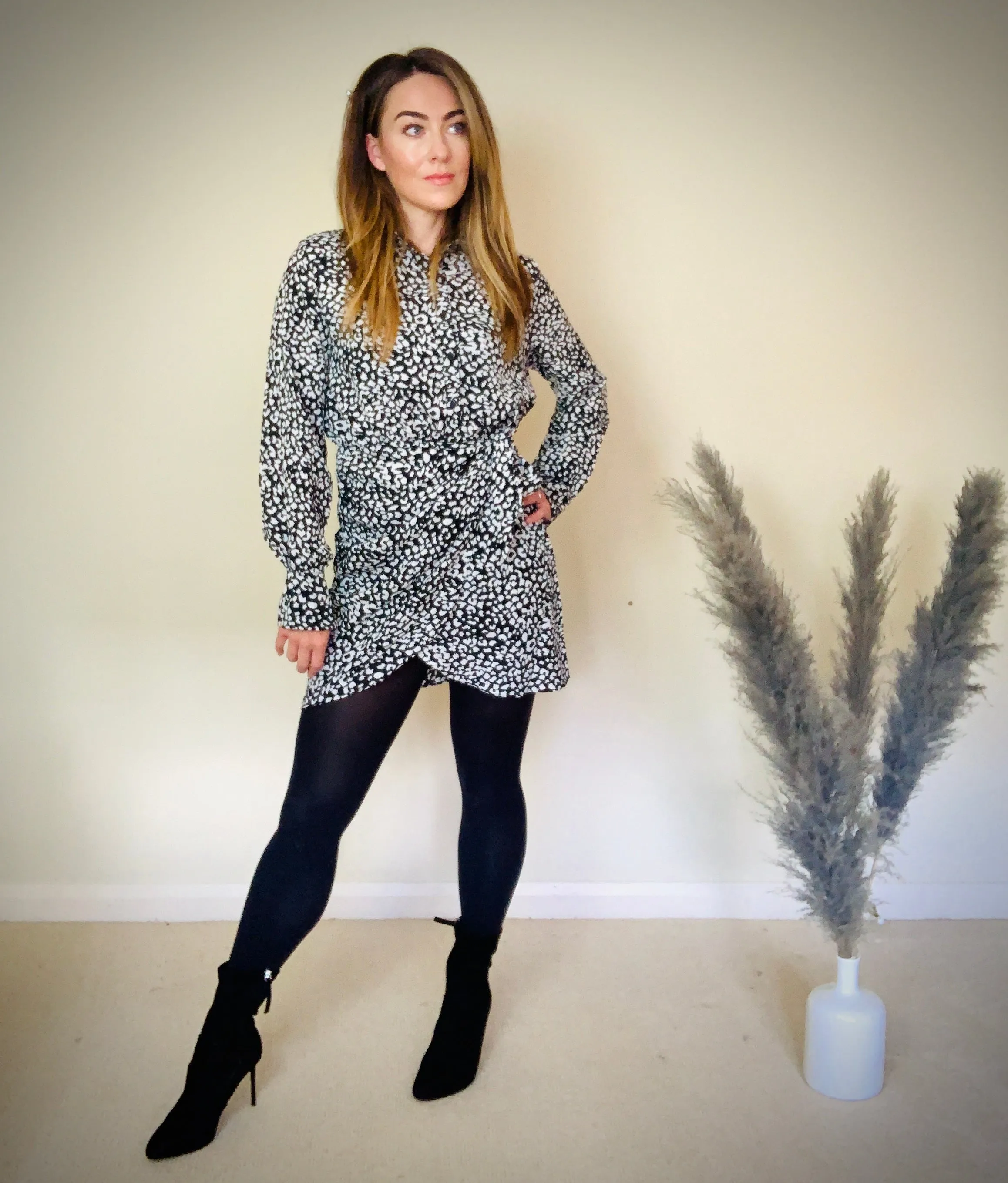 BLACK/WHITE ANIMAL WRAP DRESS