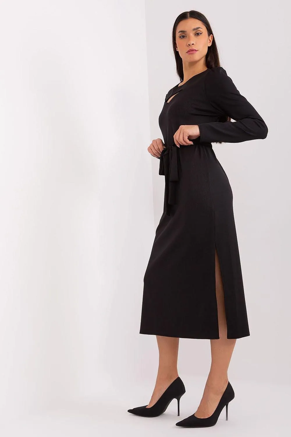 Chic Ribbed Midi Dress with Adjustable Waist Tie