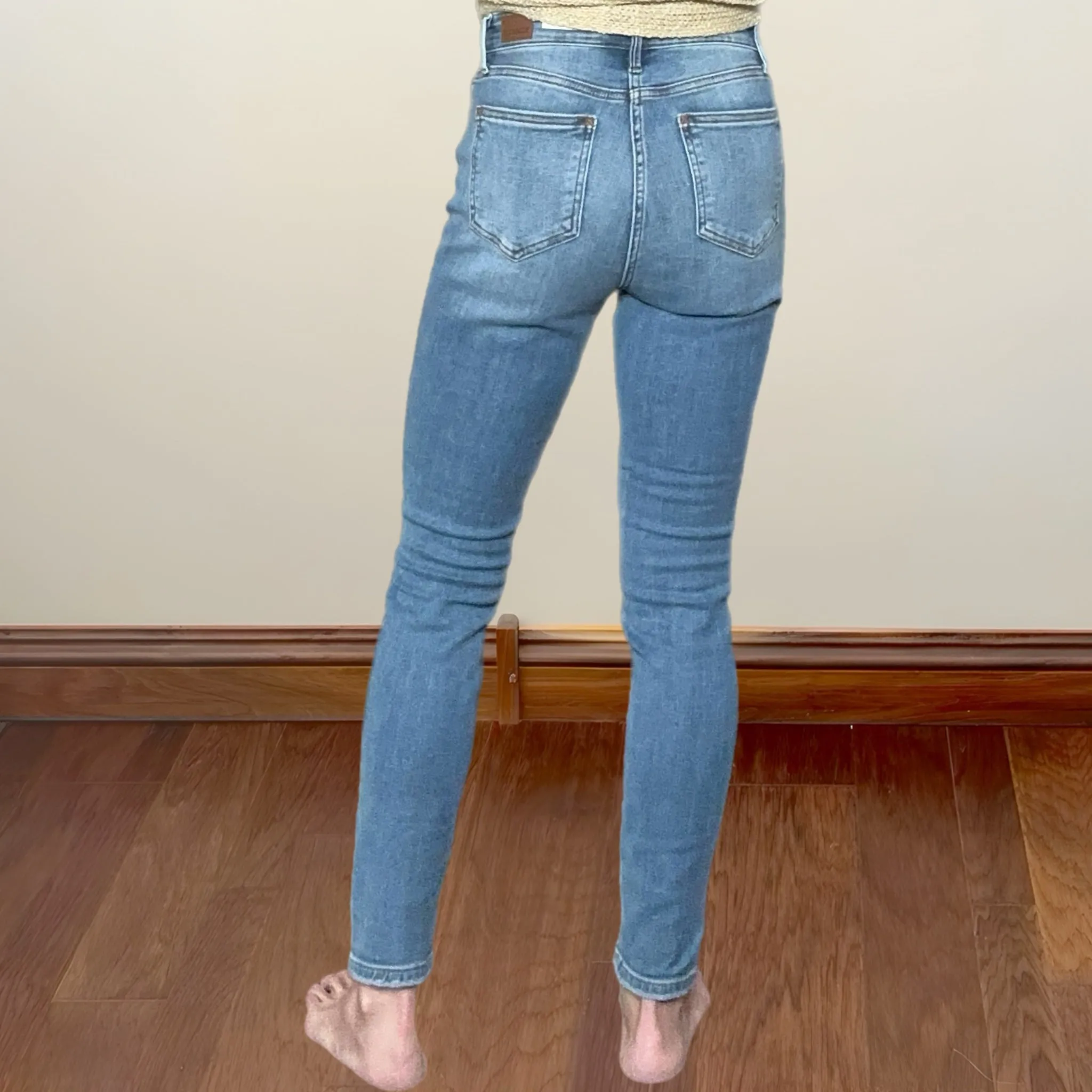 Judy Blue Mid Rise Classic Chic Skinny Jeans