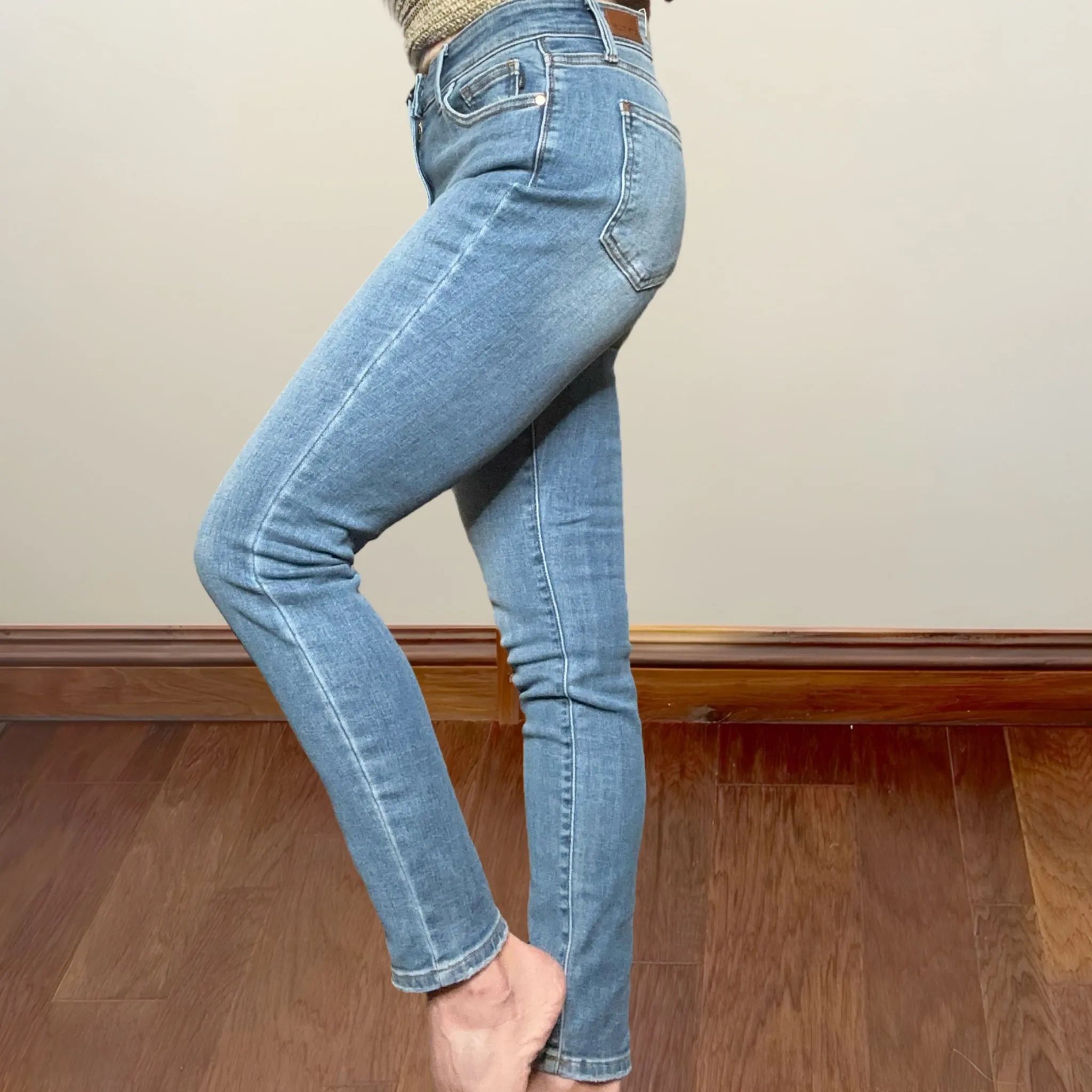 Judy Blue Mid Rise Classic Chic Skinny Jeans