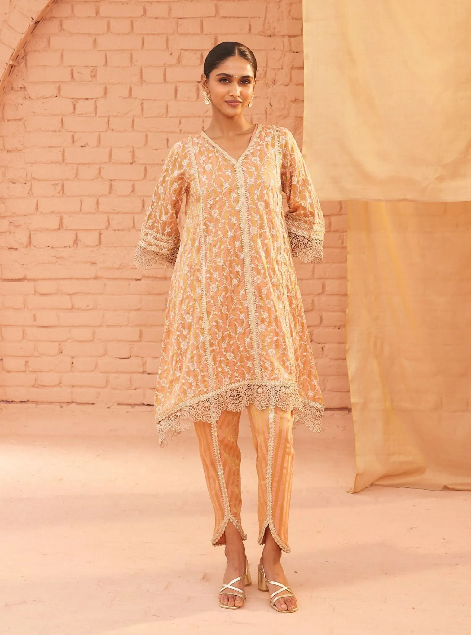 Mulmul Banarsi Caprina Peach Kurta With Mulmul Banarsi Caprina Peach Dhoti Pant