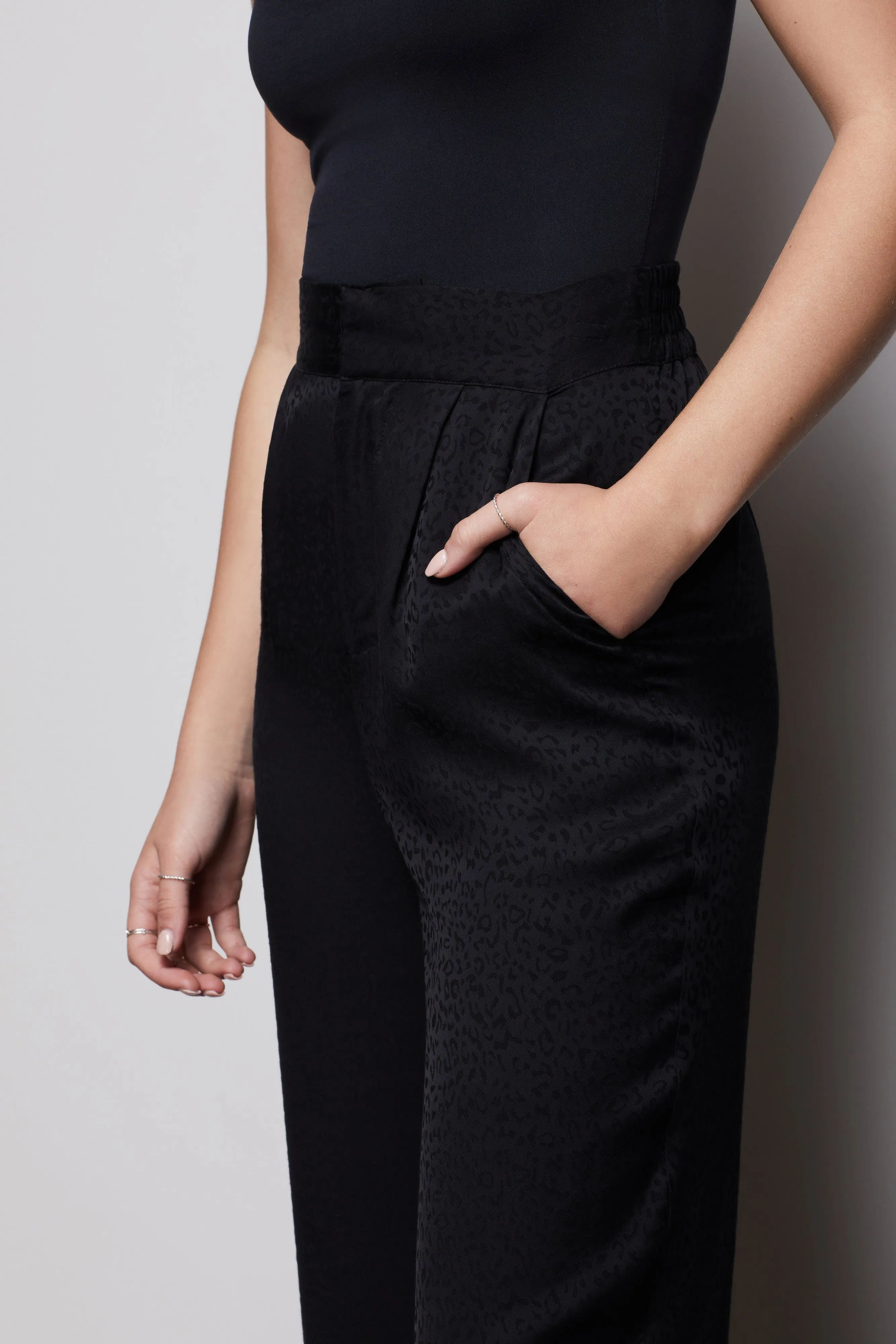 THE 80S JACQUARD WIDE LEG PANT | BLACK001